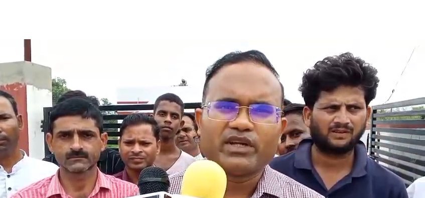 महोली में नगर पंचायत लिपिक पर गंभीर आरोप, मुकदमा दर्ज कर भेजा गया जेल