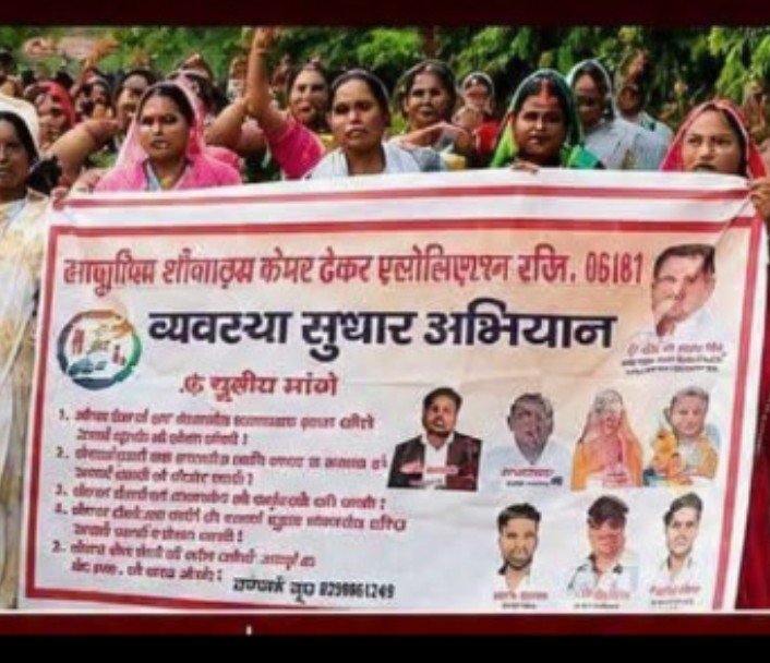 सामुदायिक शौचालय केयरटेकर संघ ने डीएम को सौंपा ज्ञापन, डीबीटी से मानदेय भुगतान की उठाई मांग*
