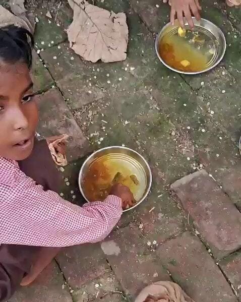 मिड डे मील में लापरवाही पर बड़ा एक्शन: प्रधानाध्यापिका सस्पेंड, BEO को प्रतिकूल प्रविष्टि, रसोइया बर्खास्त