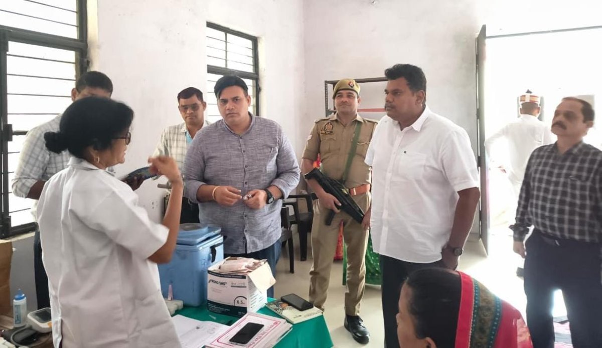 नेरी में डीएम का औचक निरीक्षण, लापरवाही पर एएनएम व आंगनबाड़ी कार्यकर्त्री पर कार्रवाई के निर्देश