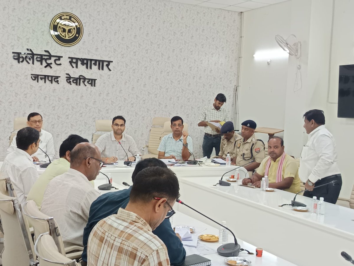 सड़क सुरक्षा उपायों को प्रभावी बनाने के निर्देश, डीएम ने की समीक्षा बैठक