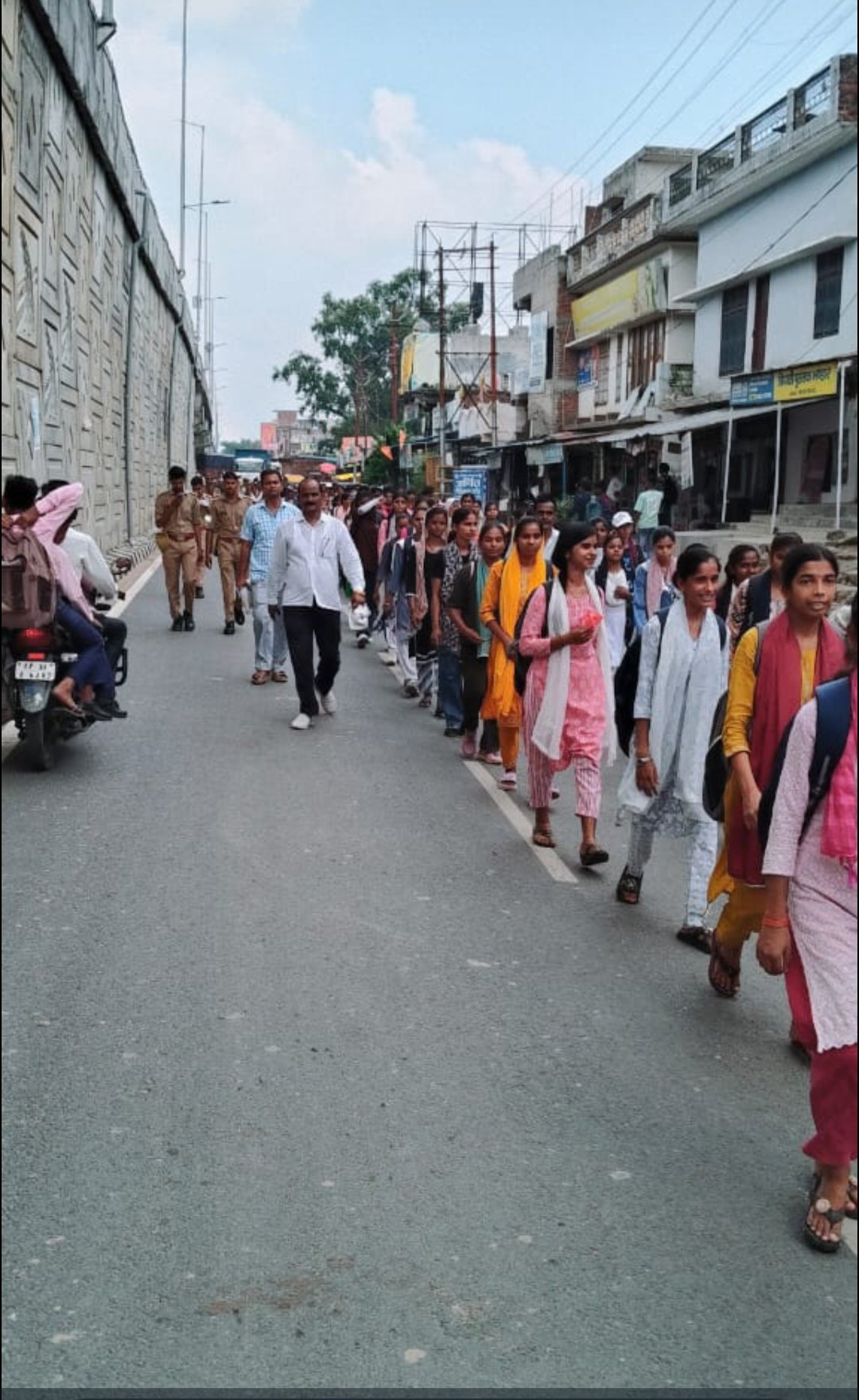 हर घर तिरंगा अभियान में गूंजा देशभक्ति का जयघोष, श्री गांधी महाविद्यालय के विद्यार्थियों ने निकाली भव्य तिरंगा यात्रा