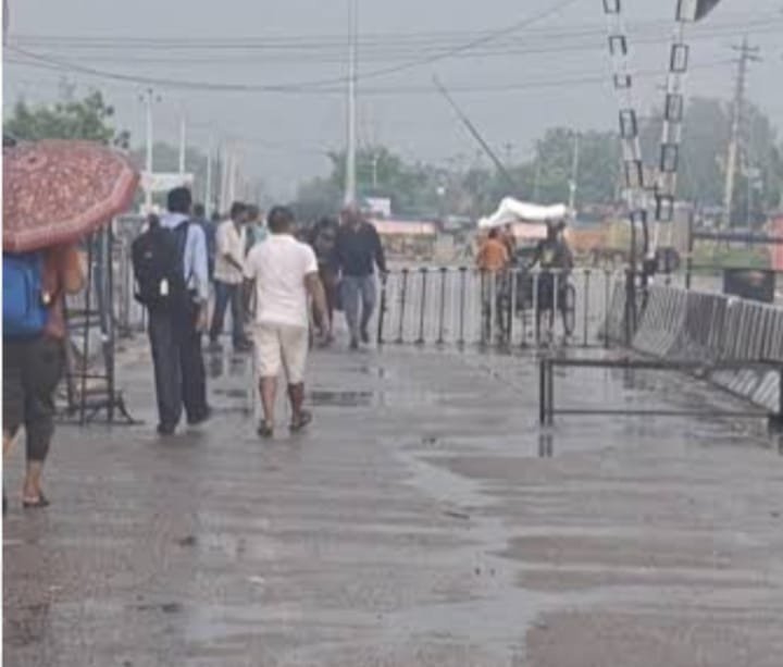 चेक पोस्ट का गेट तोड़ नेपाल भागने वाले ऑल्टो चालक का नहीं लगा सुराग 