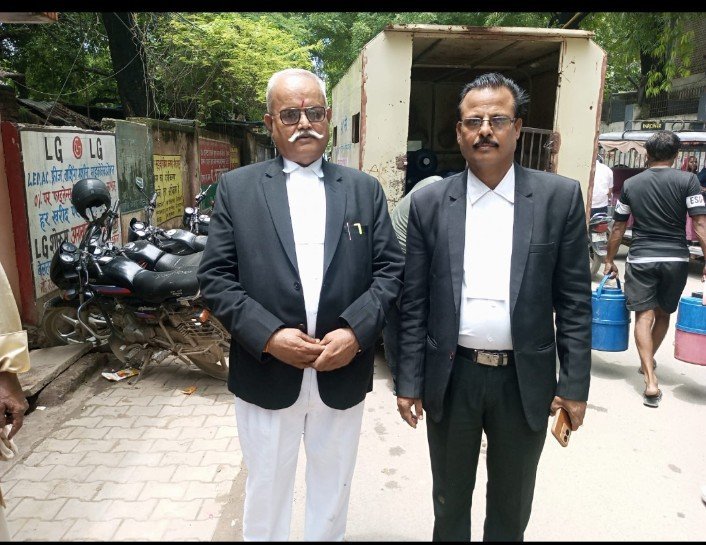 एसडीएम सदर के न्याय कक्ष निर्माण को लेकर अधिवक्ताओं में रोष,जिलाधिकारी को सौंपा ज्ञापन