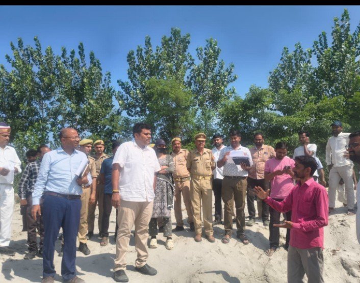 शारदा नदी के कटान क्षेत्र का डीएम ने किया निरीक्षण, अधिकारियों को अलर्ट रहने के निर्देश