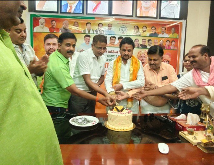 नगर पालिका परिषद खैराबाद में माननीय विधान परिषद सदस्य श्री अनूप गुप्ता का जन्मदिवस श्रद्धा, सम्मान एवं आत्मीयता के साथ मनाया गया