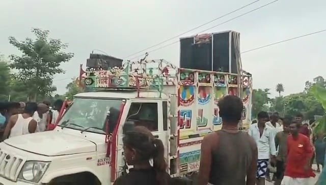 सीतापुर में दर्दनाक हादसा: हाईटेंशन लाइन से टकराया वाहन, दो शिवभक्तों की मौत