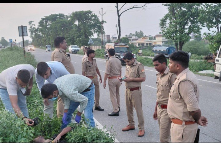 लखनऊ-बरेली हाईवे पर संदिग्ध हालात में मिला शव, हत्या या हादसा? जांच शुरू