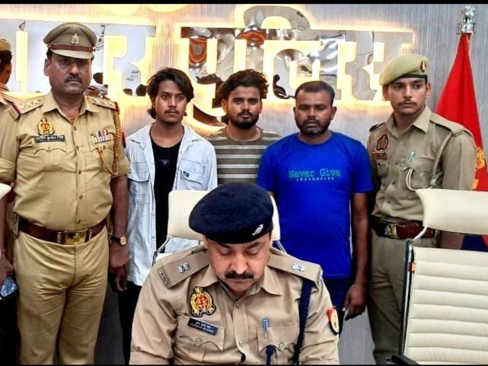 पैन कार्ड के नाम पर आधार से फर्जीवाड़ा, सिम और बैंक खाते खोलने वाले गिरोह का भंडाफोड़