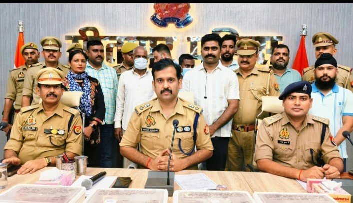 अवैध शस्त्र फैक्ट्री का भंडाफोड़, दो हिस्ट्रीशीटर गिरफ्तार; भारी मात्रा में तमंचे और कारतूस बरामद