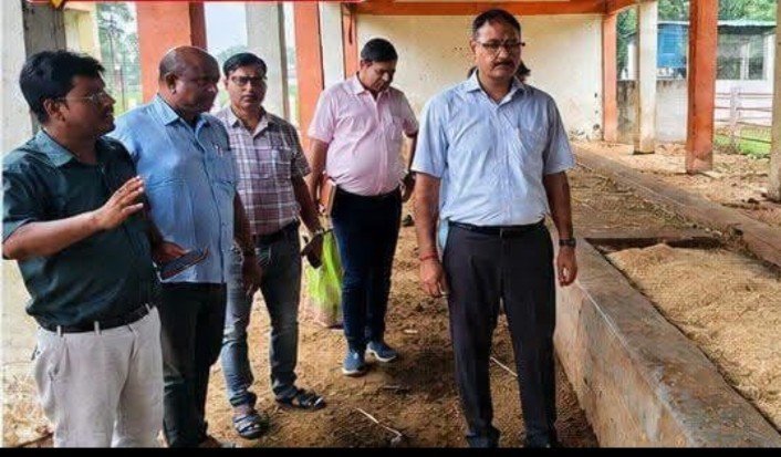 *डीएम आलोक कुमार का गो-आश्रय स्थलों पर औचक निरीक्षण, साफ-सफाई और गोवंशों की बेहतर देखभाल के दिए सख्त निर्देश