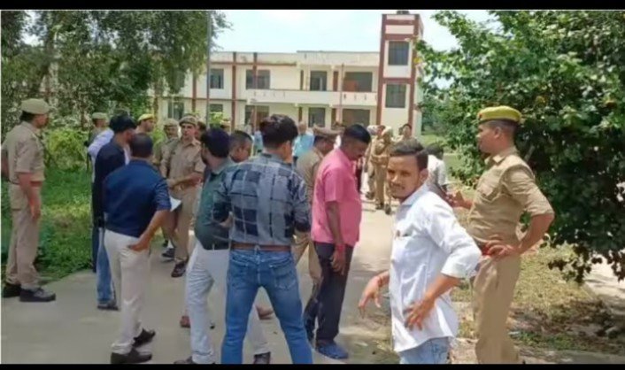 जवाहर नवोदय विद्यालय में   छात्रों का हंगामा,पहुंचे डीएम  सीतापुर 