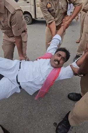 सपाइयों ने इथेनॉल के खिलाफ किया प्रदर्शन