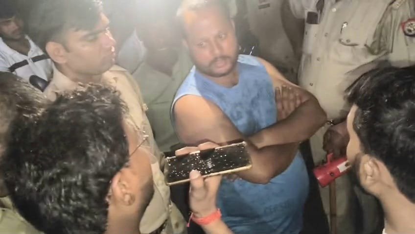 बिजुवामाऊ में बिजली संकट से नाराज ग्रामीणों ने किया पावर हाउस का घेराव