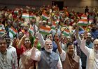मंगल मिलन’ बैठक में तिरंगा लहराकर राजग सांसदों ने किया मोदी का स्वागत