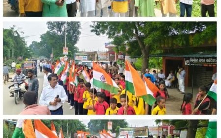 तिरंगे के साथ कुड़वार में निकली भव्य शोभायात्रा, भारत माता के जय से गूंजा बाजार छात्र-छात्राओं ने हाथों में तिरंगा लेकर दिया एकता और राष्ट्रप्रेम का जीता जागता उदाहरण