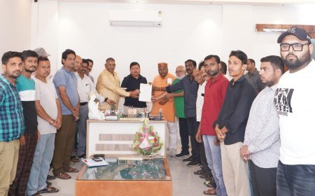 लालबाग प्राचीन फाटकों के दुकानदारों ने मंत्री राकेश राठौर से लगाई गुहार