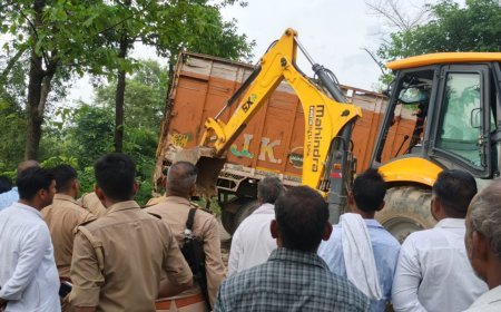 अनियंत्रित ट्रक पलटने से बाल-बाल बचा हादसा, दो घंटे जाम रहा नैमिष मछरेहटा रोड