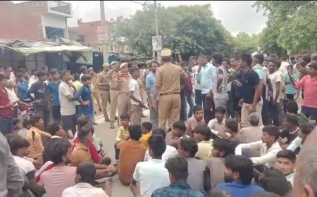 कांवड़िए के पिता की मौत पर फूटा गुस्सा, महोली-हरगांव टीकरा मार्ग जाम; कई थानों की पुलिस तैनात