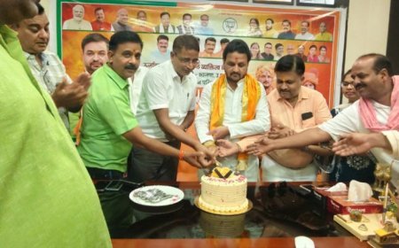 नगर पालिका परिषद खैराबाद में माननीय विधान परिषद सदस्य श्री अनूप गुप्ता का जन्मदिवस श्रद्धा, सम्मान एवं आत्मीयता के साथ मनाया गया
