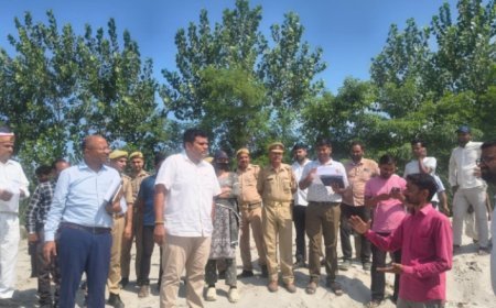 शारदा नदी के कटान क्षेत्र का डीएम ने किया निरीक्षण, अधिकारियों को अलर्ट रहने के निर्देश