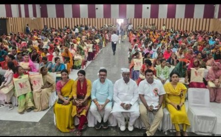 रक्षाबंधन पर बहनों को बड़ा तोहफा, सीतापुर में 800 महिलाओं को बांटी साड़ियां-मिष्ठान