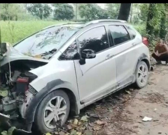 नैमिषारण्य दर्शन के लिए आ रहे श्रद्धालुओं की कार पेड़ से टकराई, दो सगे भाइयों की मौत