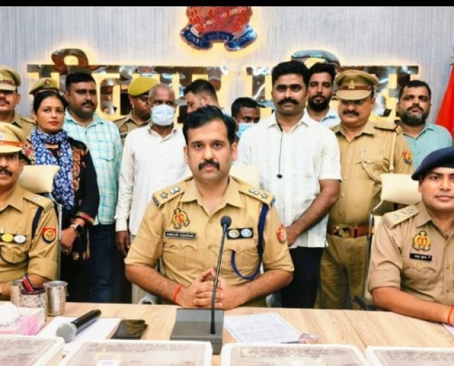 अवैध शस्त्र फैक्ट्री का भंडाफोड़, दो हिस्ट्रीशीटर गिरफ्तार; भारी मात्रा में तमंचे और कारतूस बरामद