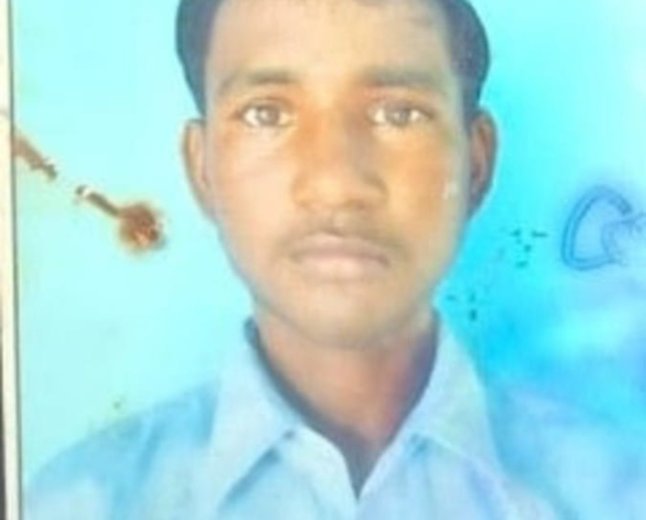 ट्रैक्टर-ट्रॉली की चपेट में आने से युवक की मौत, पत्नी नौ महीने से बिस्तर पर; चार साल के बेटे के सिर से उठा पिता का साया