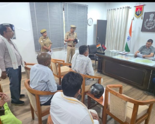 *कानपुर पुलिस उपायुक्त दक्षिण दीपेंद्र नाथ चौधरी द्वारा कार्यालय में की गई जनसुनवाई*