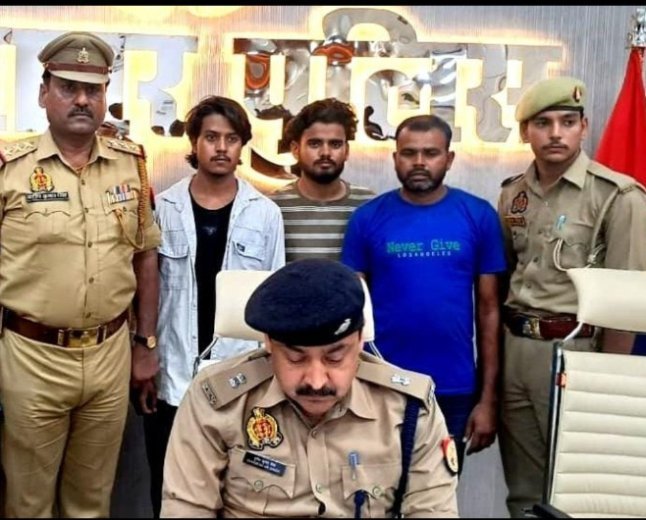 पैन कार्ड के नाम पर आधार से फर्जीवाड़ा, सिम और बैंक खाते खोलने वाले गिरोह का भंडाफोड़