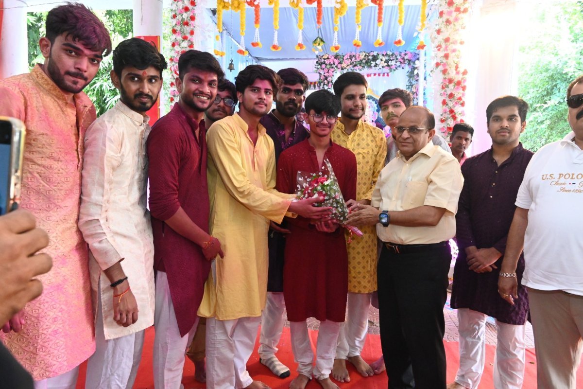 हिंद मेडिकल कॉलेज में विराजे बप्पा*