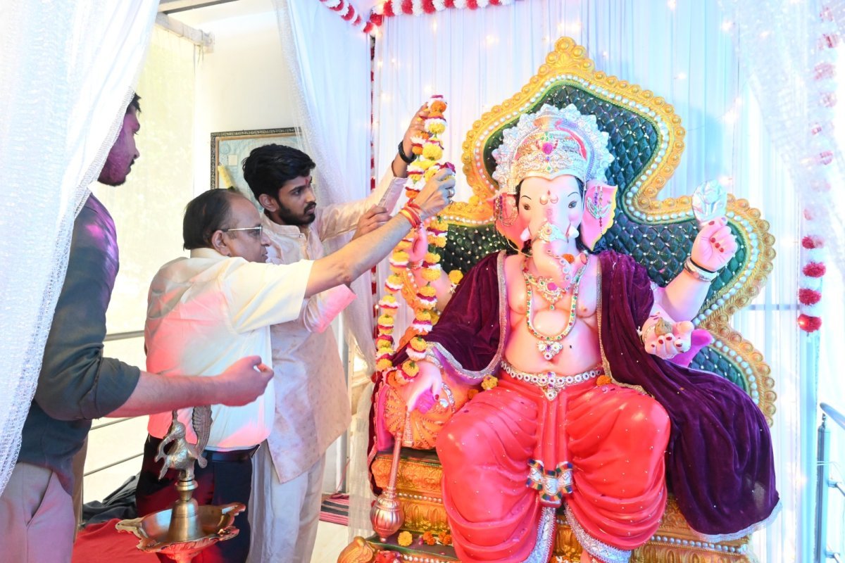 हिंद मेडिकल कॉलेज में विराजे बप्पा*