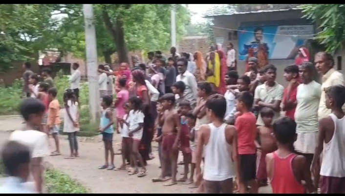 गृहकलह में पति ने पत्नी को पीट-पीटकर मार डाला, इलाके में मचा हड़कंप