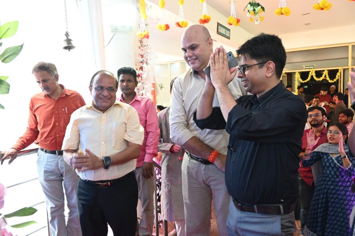 हिंद मेडिकल कॉलेज में विराजे बप्पा*