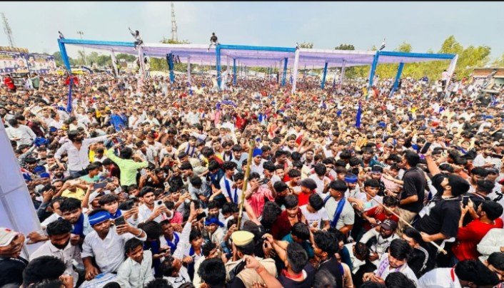 मिश्रिख के मेला मैदान में चंद्रशेखर आजाद की जनसभा, सामाजिक न्याय और संगठन को लेकर कार्यकर्ताओं से संवाद