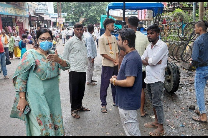 अस्पताल मार्ग पर चला प्रशासन का बुलडोजर! अतिक्रमणकारियों में मचा हड़कंप
