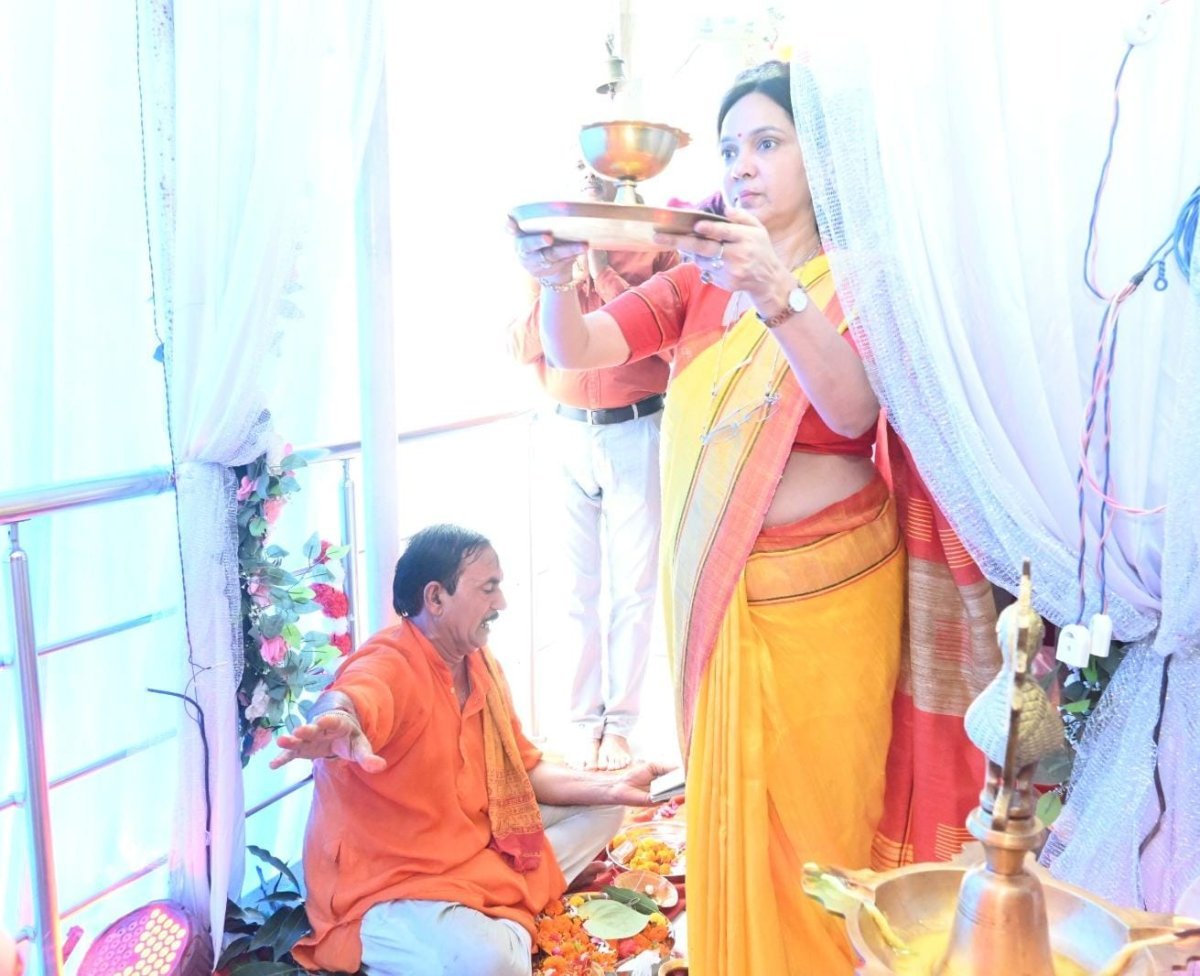 हिंद मेडिकल कॉलेज में विराजे बप्पा*