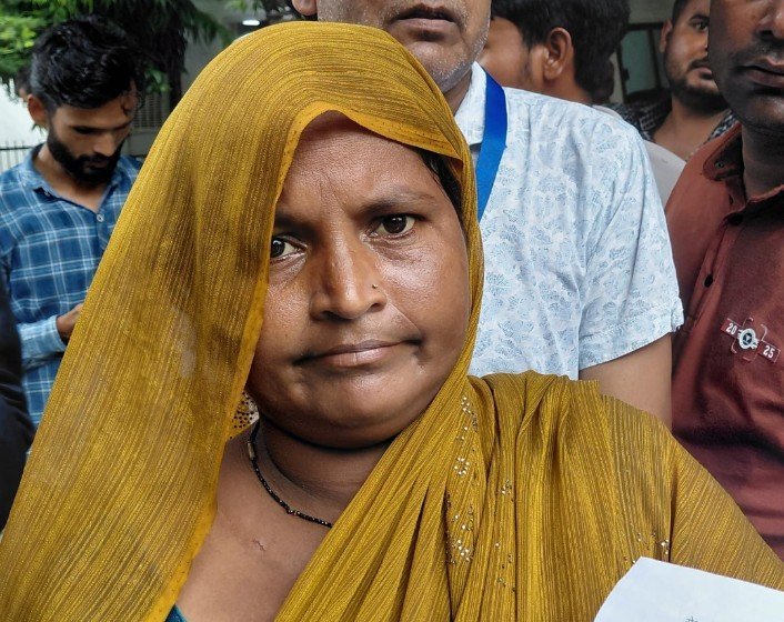 सिधौली में महिला से मारपीट-छेड़खानी का आरोप, थाने से न्याय नहीं मिला तो डीएम के पास पहुंची पीड़िता
