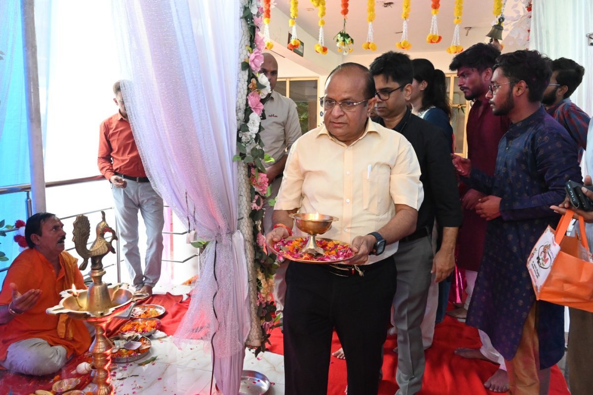 हिंद मेडिकल कॉलेज में विराजे बप्पा*