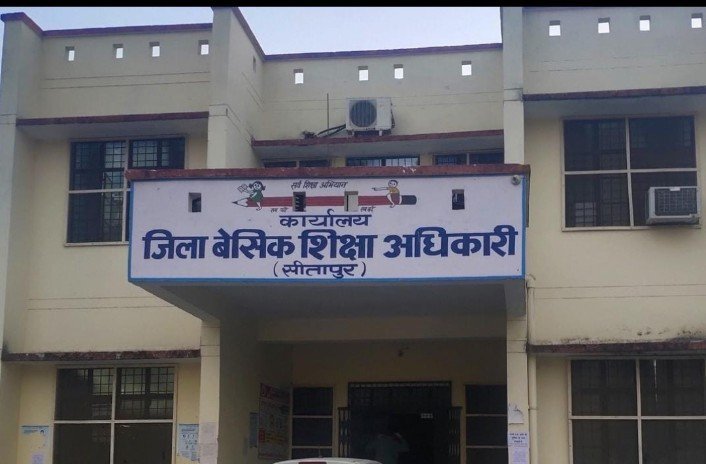 भारी बारिश के चलते कक्षा 8 तक के विद्यार्थियों की छुट्टी, बीएसए ने जारी किया आदेश