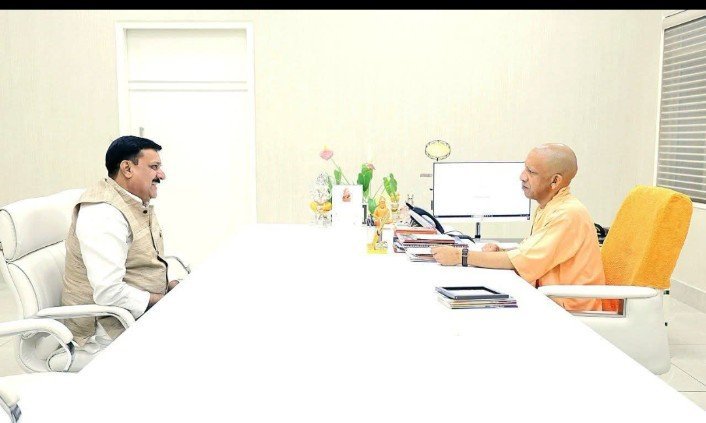 सीएम योगी से मिले विधायक शशांक त्रिवेदी