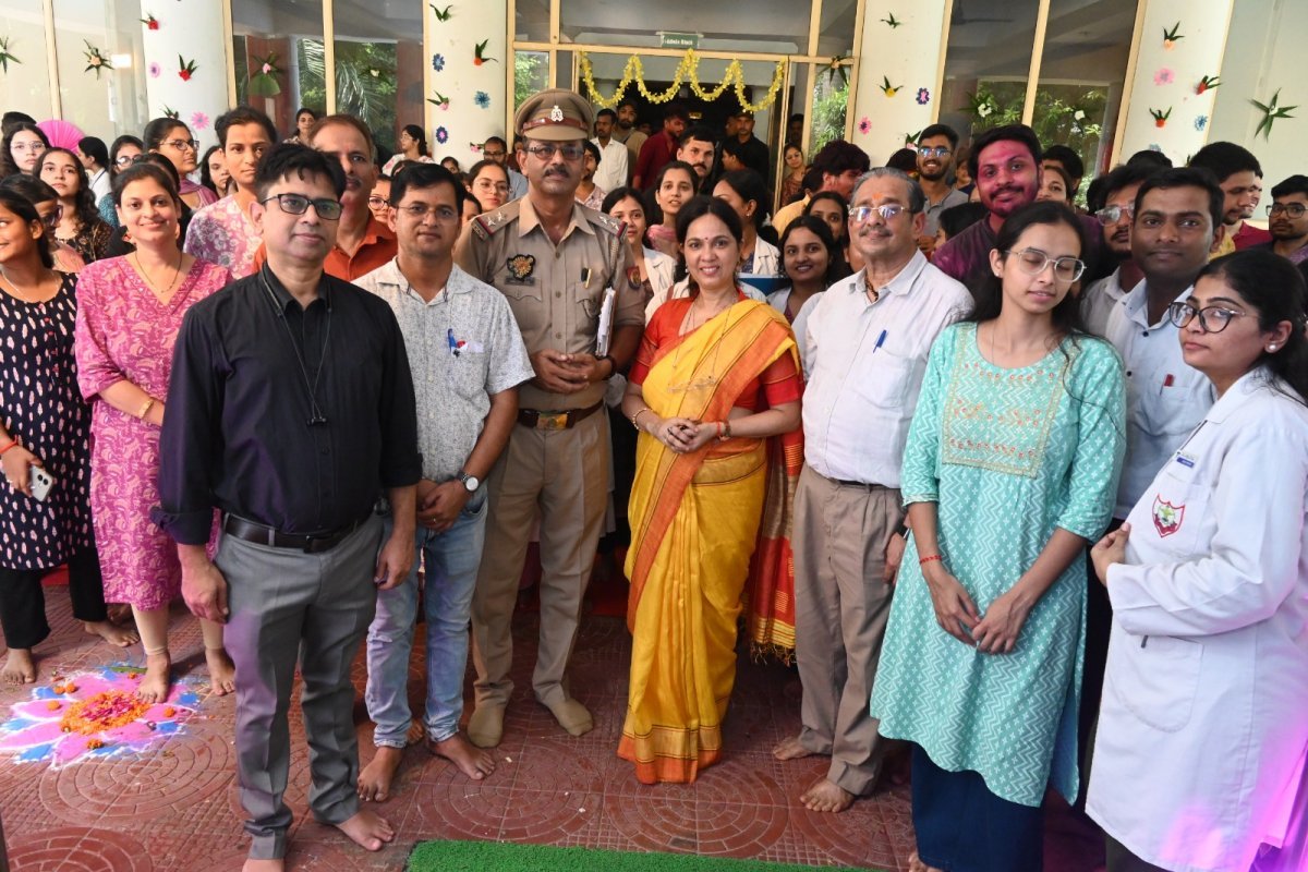 हिंद मेडिकल कॉलेज में विराजे बप्पा*
