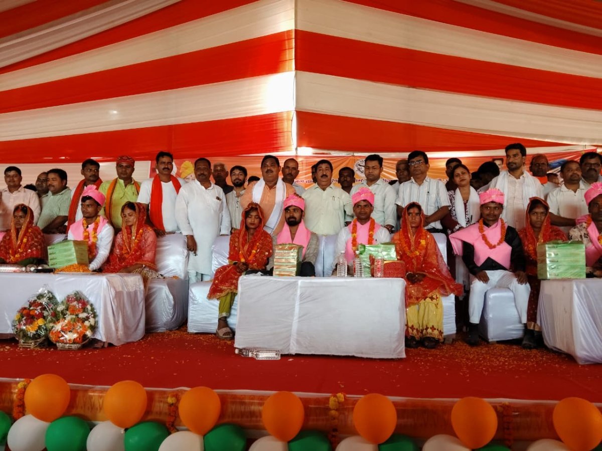 रेउसा में 150 जोड़ों ने थामा एक-दूजे का हाथ, सामूहिक विवाह में गूंजे मंगलगीत