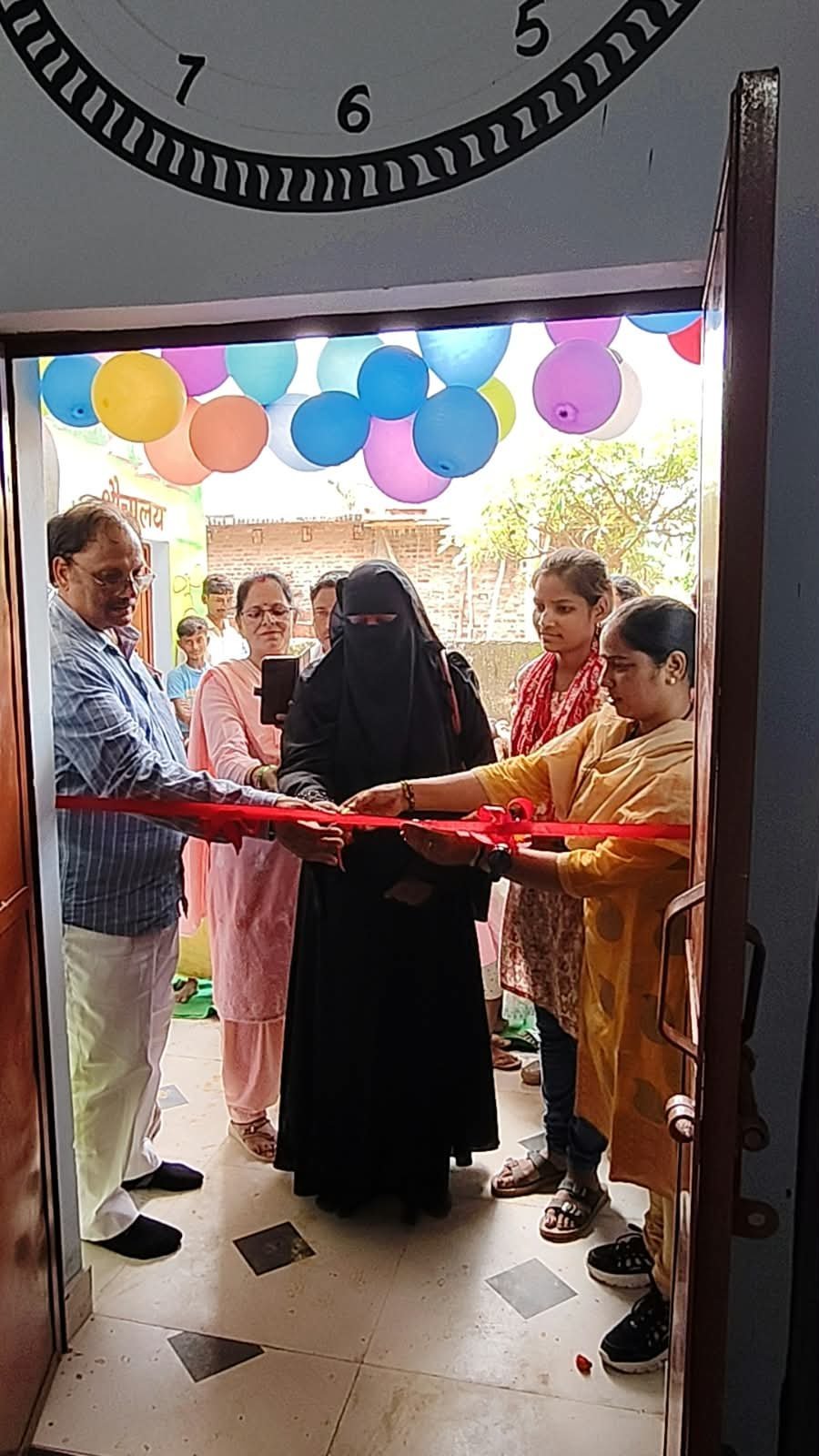 ग्राम पंचायत भिठौरा के आंगनबाड़ी केंद्र सीरगंज प्रथम का हुआ भव्य उद्घाटन-
