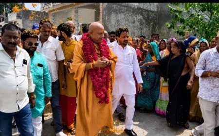 महामंडलेश्वर स्वामी यतींद्रानंद गिरी जी महाराज का खैराबाद में भव्य स्वागत
