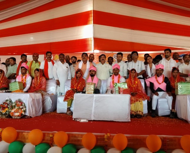 रेउसा में 150 जोड़ों ने थामा एक-दूजे का हाथ, सामूहिक विवाह में गूंजे मंगलगीत