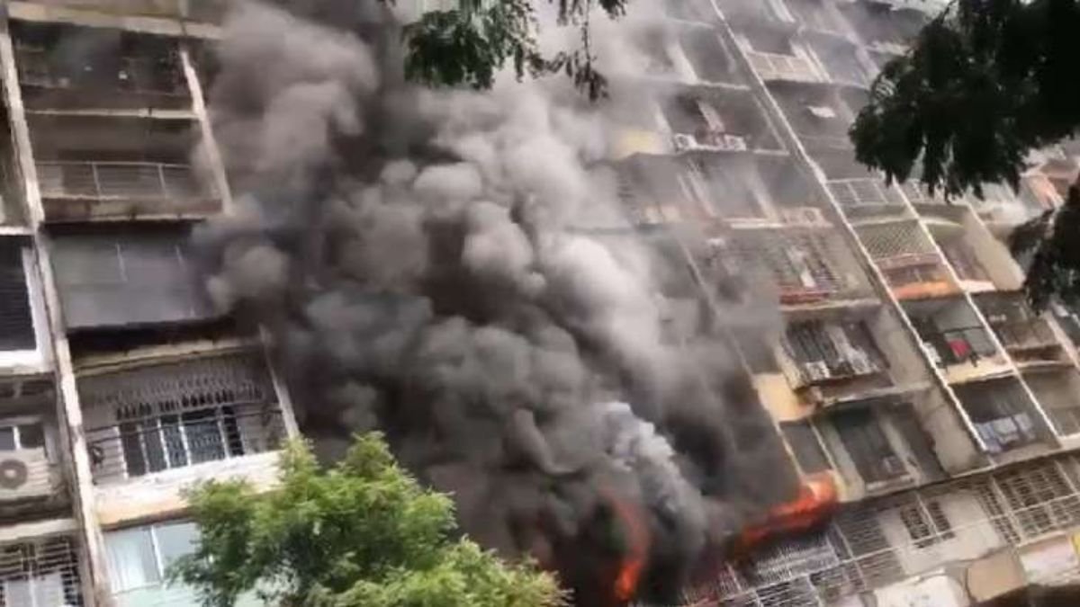  के कांदिवली में 16 मंजिला बिल्डिंग में आग लगी, हादसे में कोई नुकसान नहीं