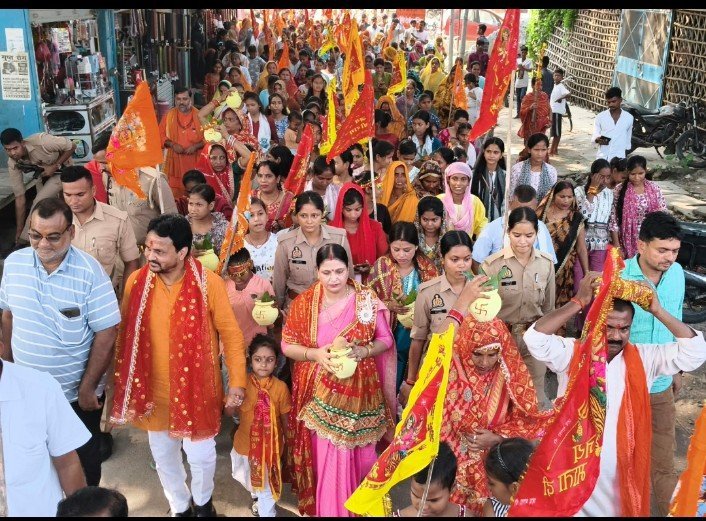 माँ गौरी देवी मंदिर में शारदीय नवरात्रि पर निकली भव्य कलश यात्रा, हजारों श्रद्धालु हुए शामिल