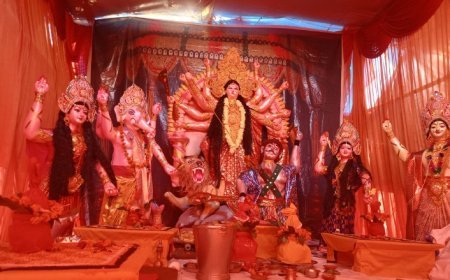 तहसील रोड पर सजा मां दुर्गा का दरबार, प्रथम दिन मां शैलपुत्री की पूजा-अर्चना